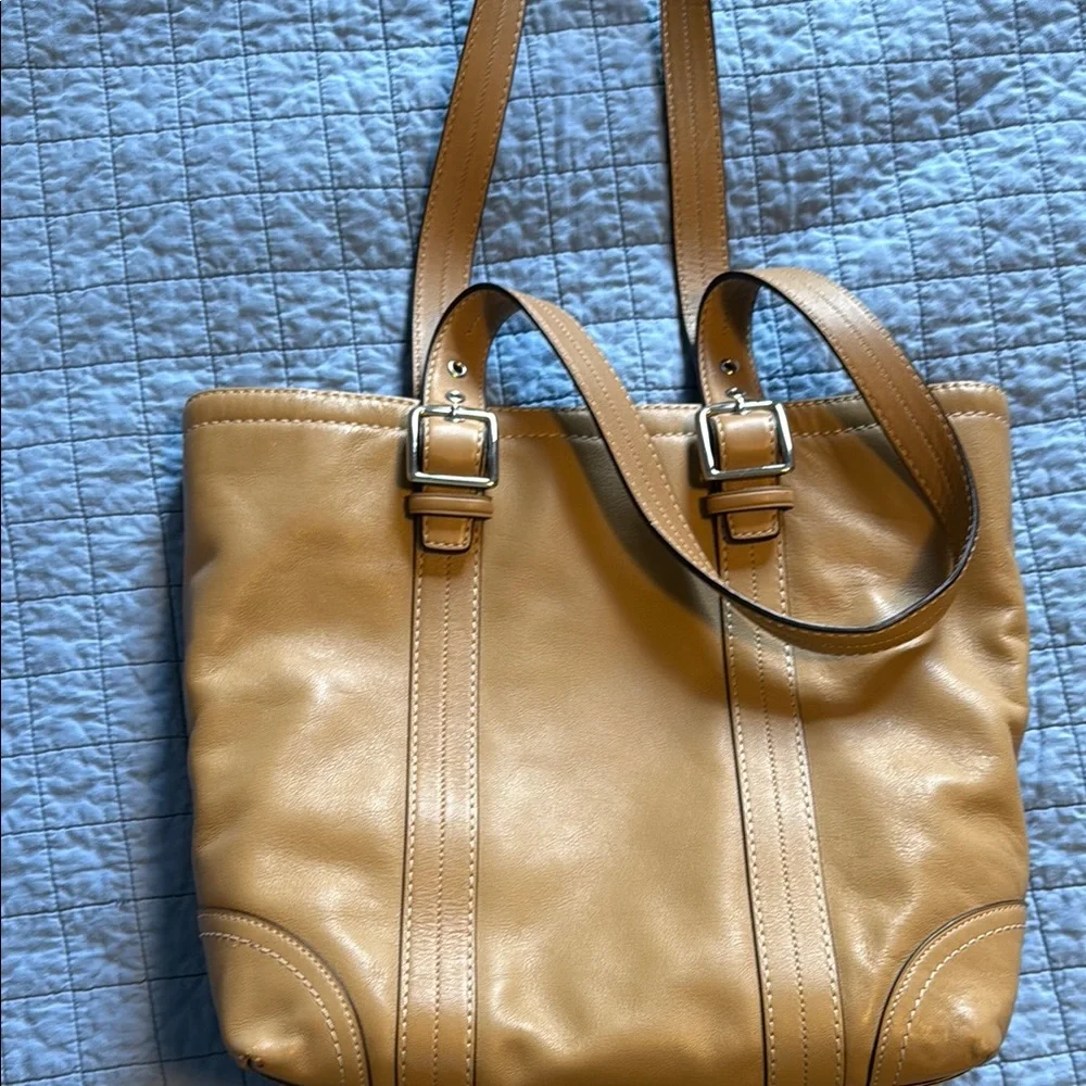 Coach Tan Leather Tote Bag with Reinforced Handles - Picture 7 of 9
